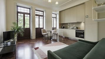 Apartamento, vista para o jardim (Tito 1B) | Sala de estar | TV de plasma