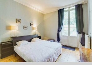4 chambres, fer et planche à repasser, Wi-Fi, draps fournis