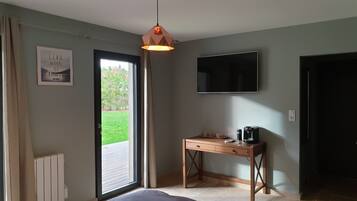 Double Room, Garden View | Room amenity