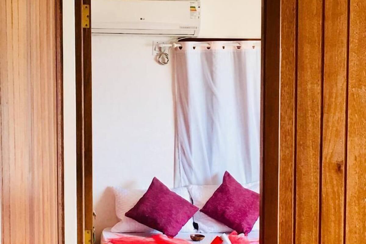 Triple Room | Blackout drapes, free WiFi, bed sheets