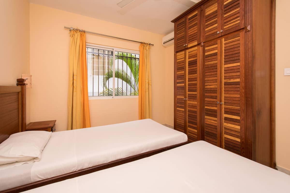 Apartamento familiar, 2 habitaciones, vistas al mar | 1 dormitorio, decoración individual, mobiliario individual y wifi gratis