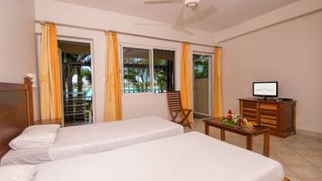 Seafront Studio | Individually decorated, individually furnished, free WiFi, bed sheets