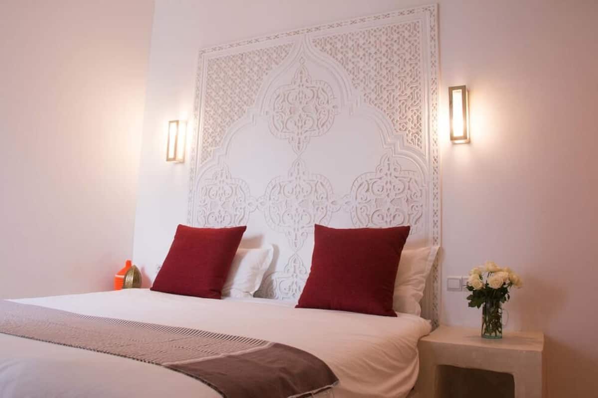 واي فاي مجانًا وملاءات أسرّة