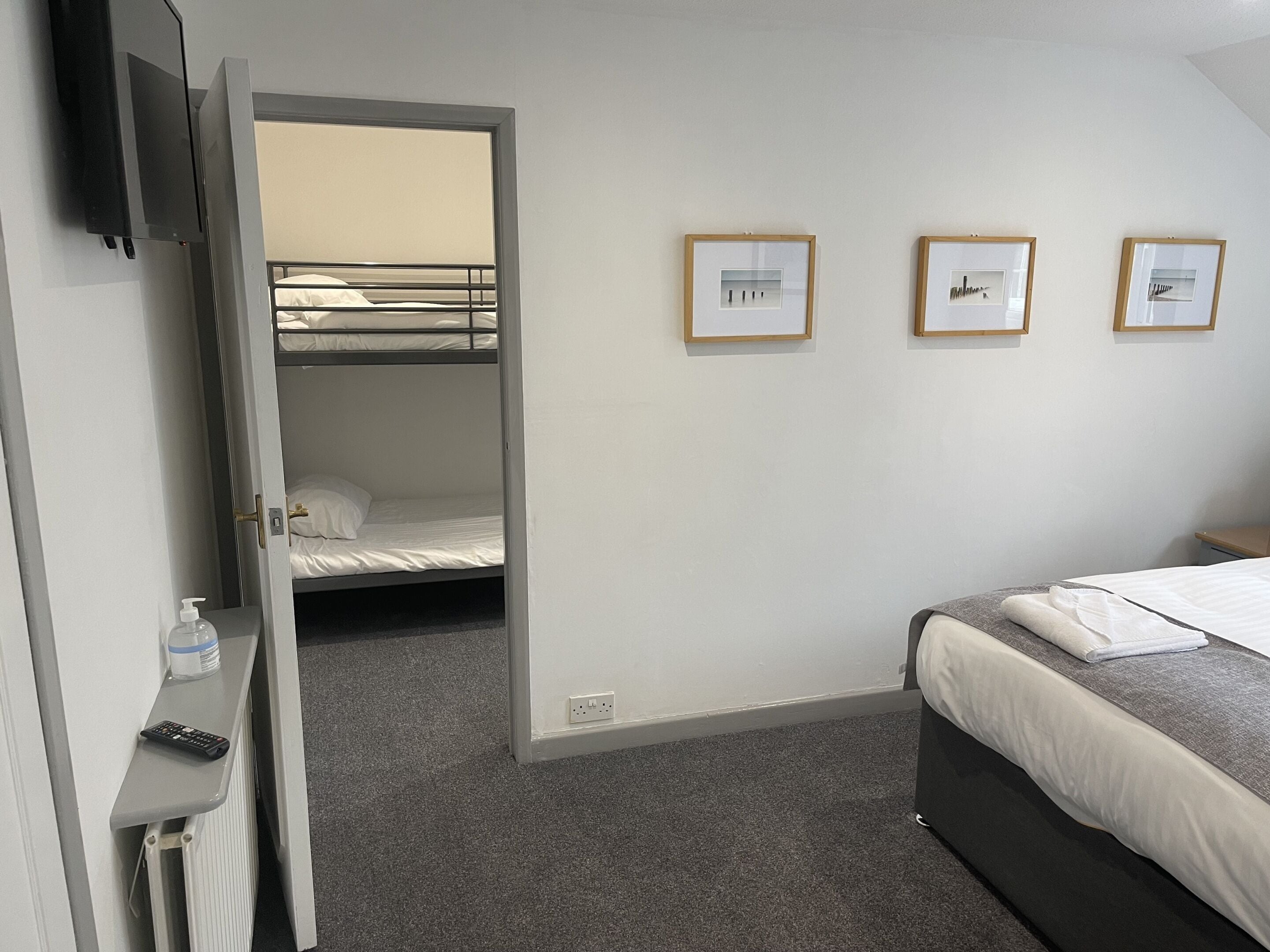 standard room, ensuite | 1 bedroom, individually decorated, individually furnished, desk