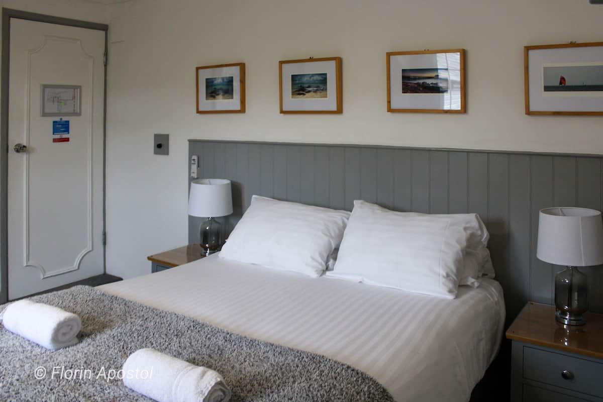 standard double room, ensuite | 1 bedroom, individually decorated, individually furnished, desk