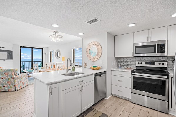 Fridge, microwave, oven, stovetop - Oceanfront Waterpointe1 707-3b/2b-Sleeps 6-Balcony-WIFI-TV-Pool-Family Friendly (North Myrtle Beach)