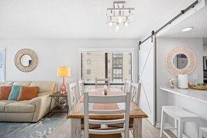Dining - Oceanfront Waterpointe1 707-3b/2b-Sleeps 6-Balcony-WIFI-TV-Pool-Family Friendly (North Myrtle Beach)