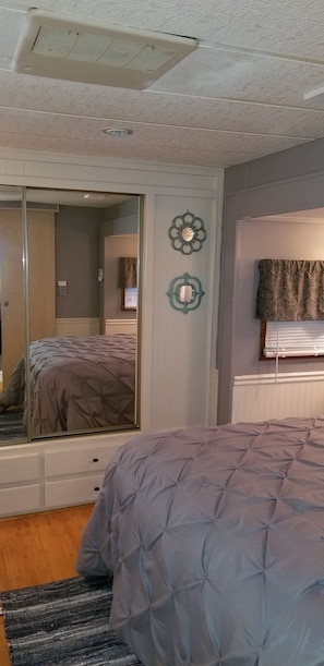 1 habitación, tabla de planchar con plancha, wifi gratis y ropa de cama 