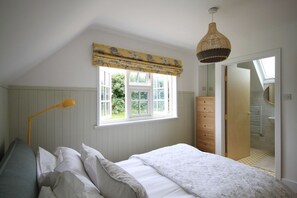 2 bedrooms, iron/ironing board, travel cot, free WiFi