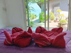 Basic Room | Blackout curtains, soundproofing, free WiFi, bed sheets - Kohmook Seaview Bungalow (Ko Mook)