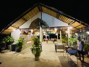 Breakfast and lunch served, local cuisine - Kohmook Seaview Bungalow (Ko Mook)
