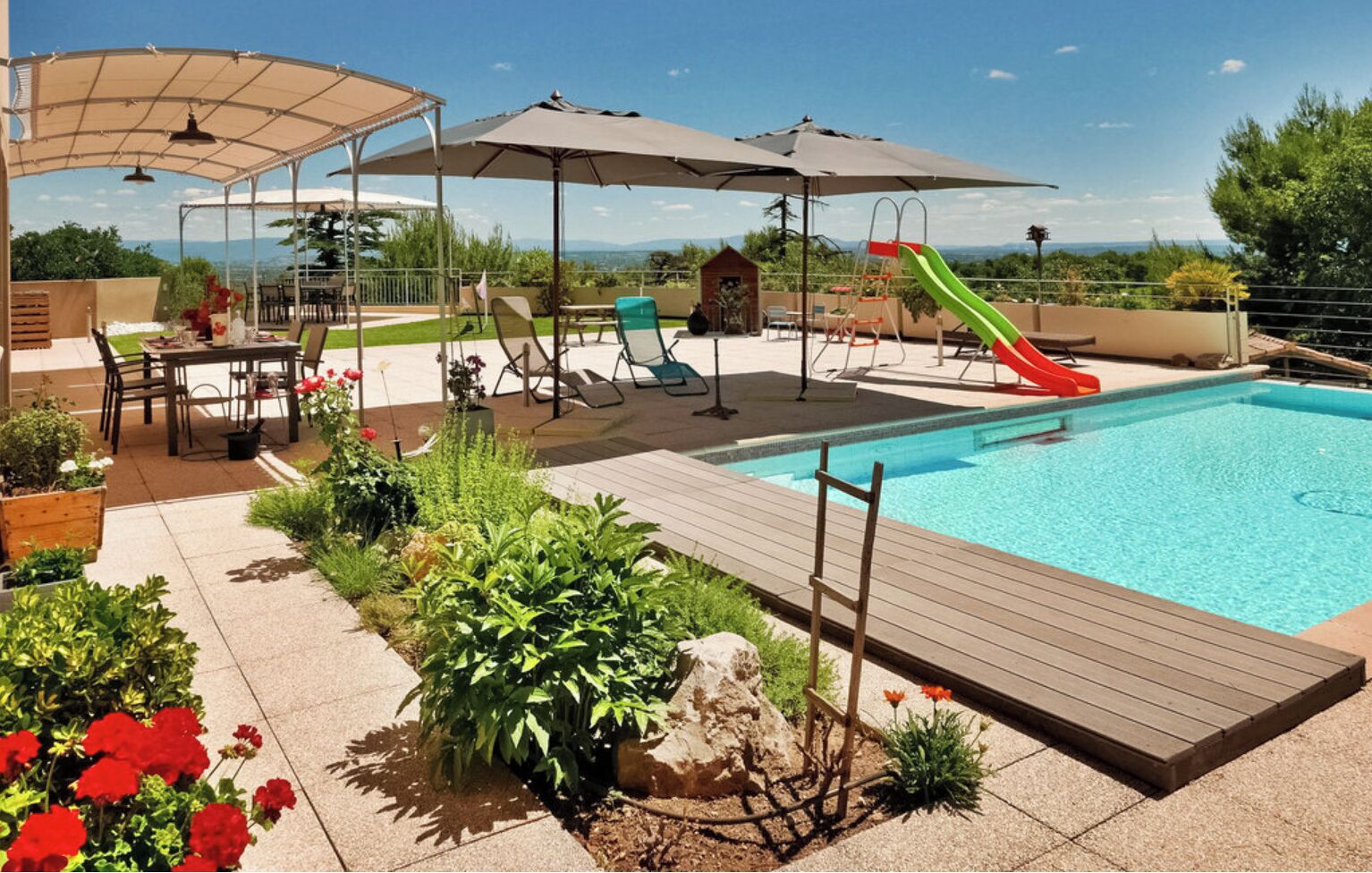 Alberca al aire libre y alberca infinita