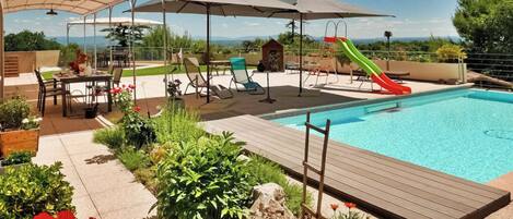 Alberca al aire libre y alberca infinita