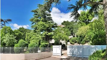 Enceinte de lâhĂ©bergement