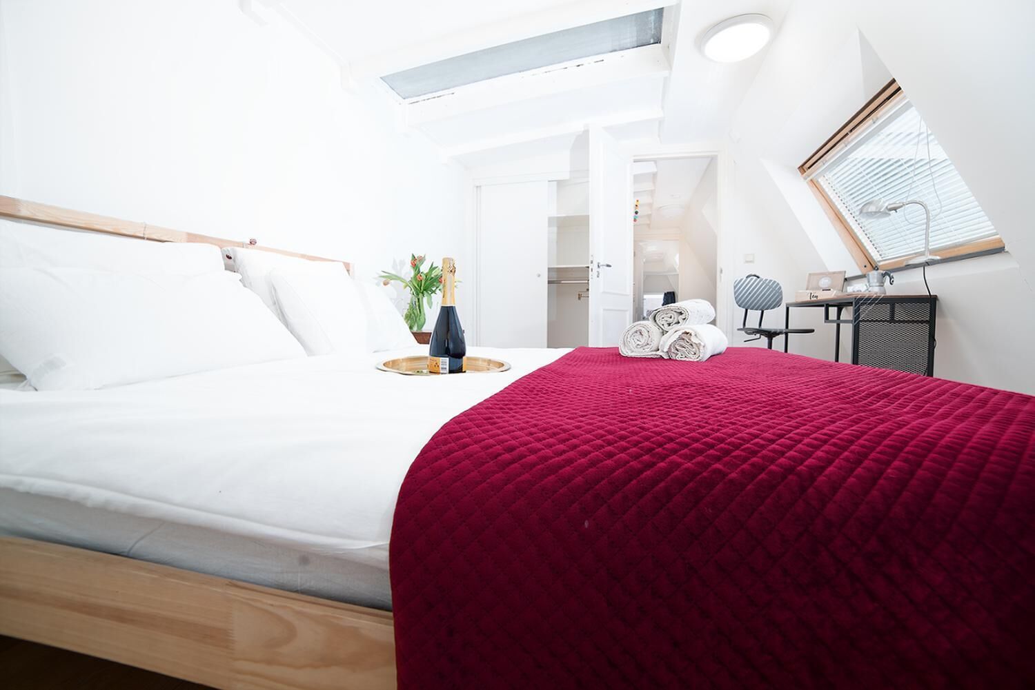 2 slaapkamers, een minibar, individueel gedecoreerd