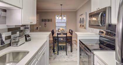 #111 Elaborate Condo Ideal Location 2BRM/2 Parking