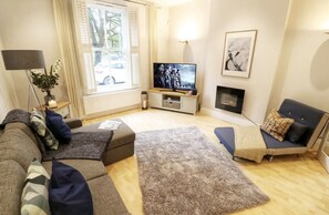 Maison, 5 chambres | Coin séjour | TV connectée de 42 pouces avec chaßnes numériques, télévision, Netflix