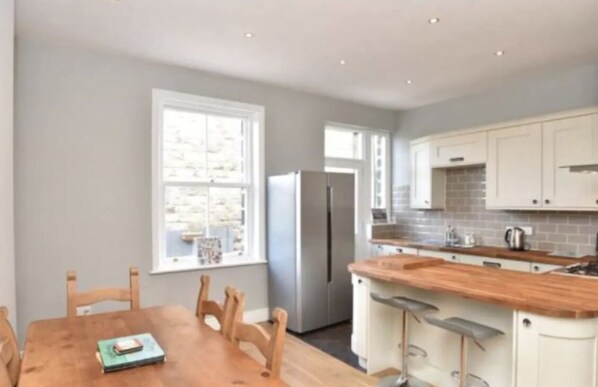 Interior - Hibernia Lodge (Scarborough)