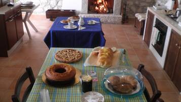 TĂ€gliches inbegriffenes FrĂŒhstĂŒcksbuffet