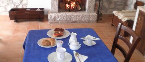 Free daily buffet breakfast