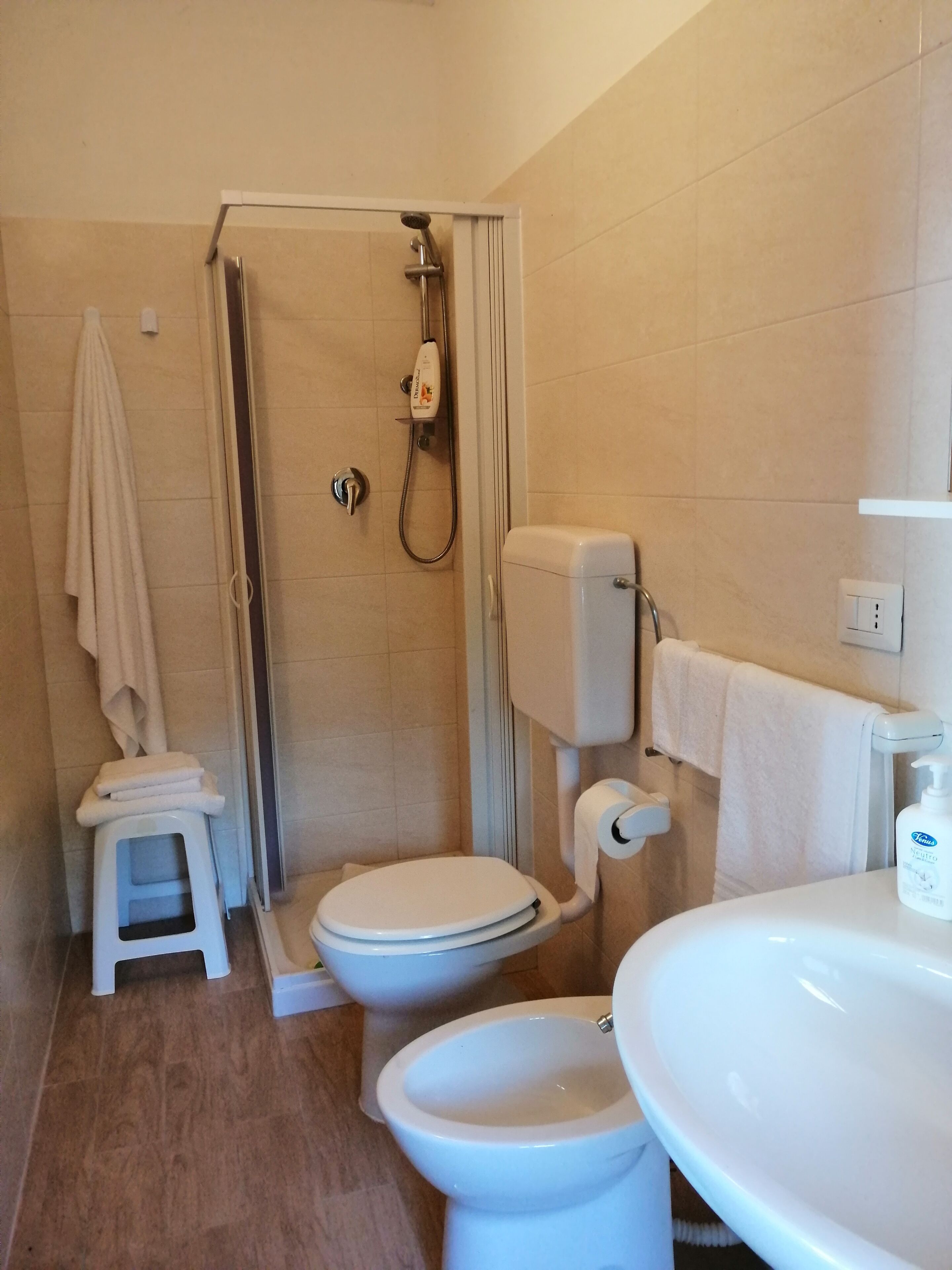 Doppel- oder Zweibettzimmer | Badezimmer