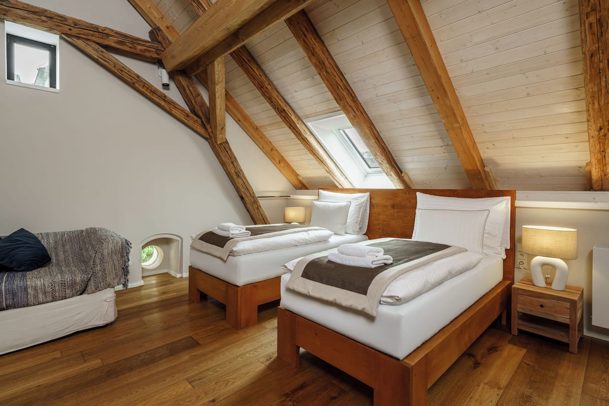 Family Room | Premium bedding, in-room safe, desk, free cots/infant beds