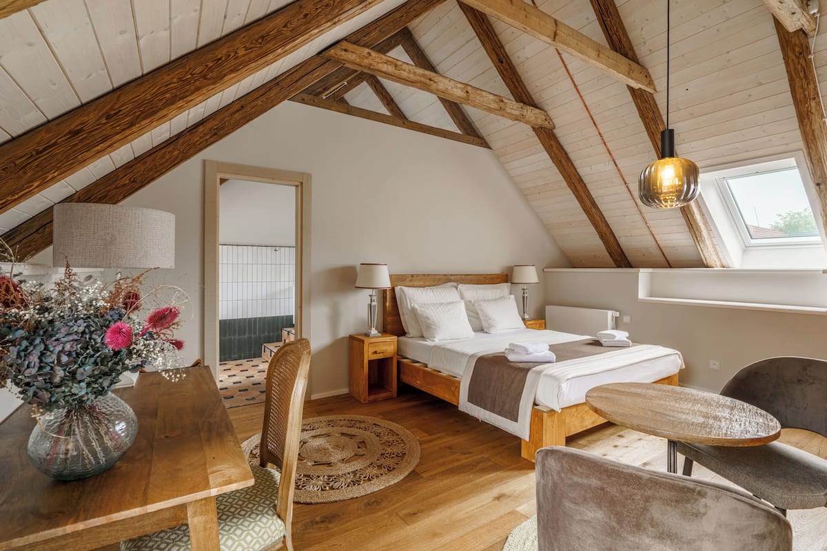 Deluxe Room | Premium bedding, in-room safe, individually furnished, desk