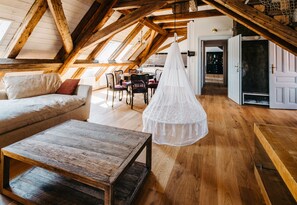 Family Studio Suite (Marie) | Zona de estar | Una televisión de pantalla plana