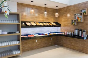 Free daily buffet breakfast - Hotel Oliveiras (Trindade)