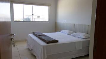 Quarto duplo standard | Wi-Fi de cortesia, roupa de cama