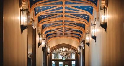 A lews castle that sleeps 2 guests in 1 bedroom