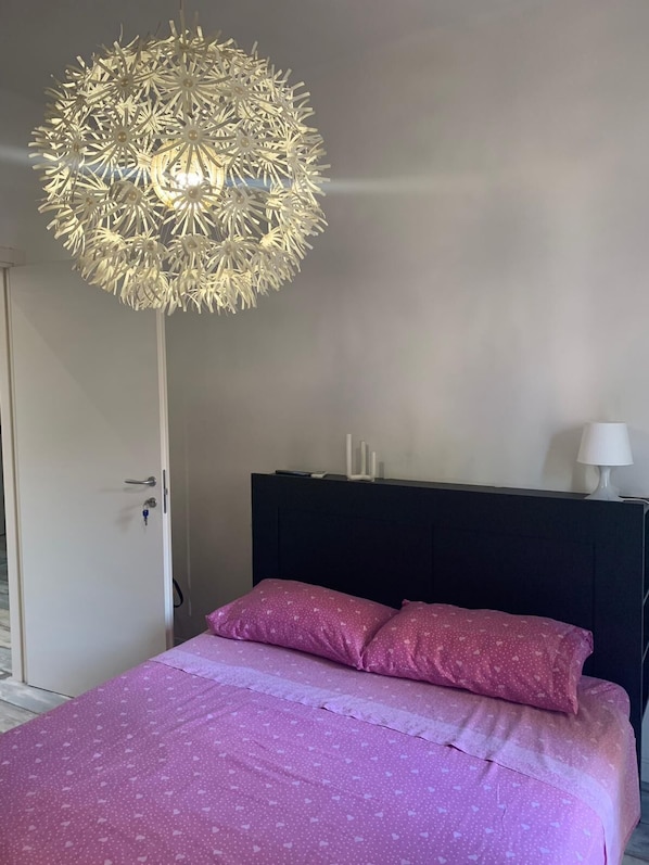 Romantisches Zimmer, Whirlpool | Allergikerbettwaren, kostenloses WLAN, Bettwäsche