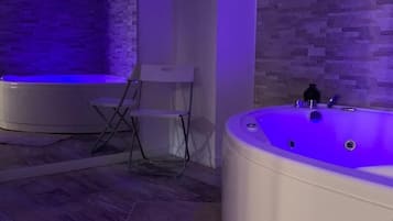 Romantisches Zimmer, Whirlpool | Whirlwanne