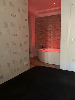 Romantisches Zimmer, Whirlpool | Whirlwanne