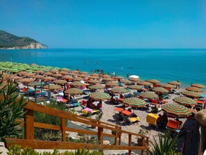 Property grounds - Very nice TWO-ROOM APARTMENT by the sea in Mattinata Gargano, ideal for a couple (Mattinata)