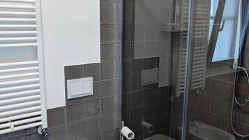 Doccia, asciugacapelli, bidet