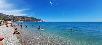 BILOCALE molto carino in riva al mare a Mattinata Gargano, ideale per una coppia