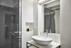 Shower, hair dryer, bidet, soap - Design apartment a stone's throw from Rialto 027042-LOC-05044 (Venezia)