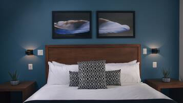 Habitación estándar | Escritorio, tabla de planchar con plancha, wifi gratis y ropa de cama