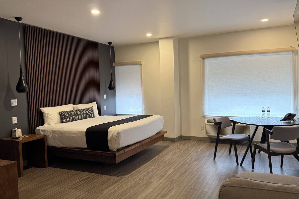 Junior Room | Desk, iron/ironing board, free WiFi, bed sheets