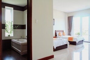 Frigobar, escrivaninha, cortinas blackout, Wi-Fi de cortesia