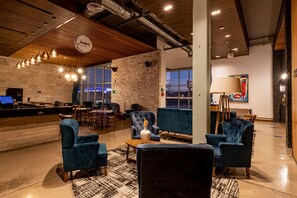 40-inch LED TV with cable channels, TV, heated floors - TRYP by Wyndham San Luis Potosi Hotel & Suites (San Luis Potosi)