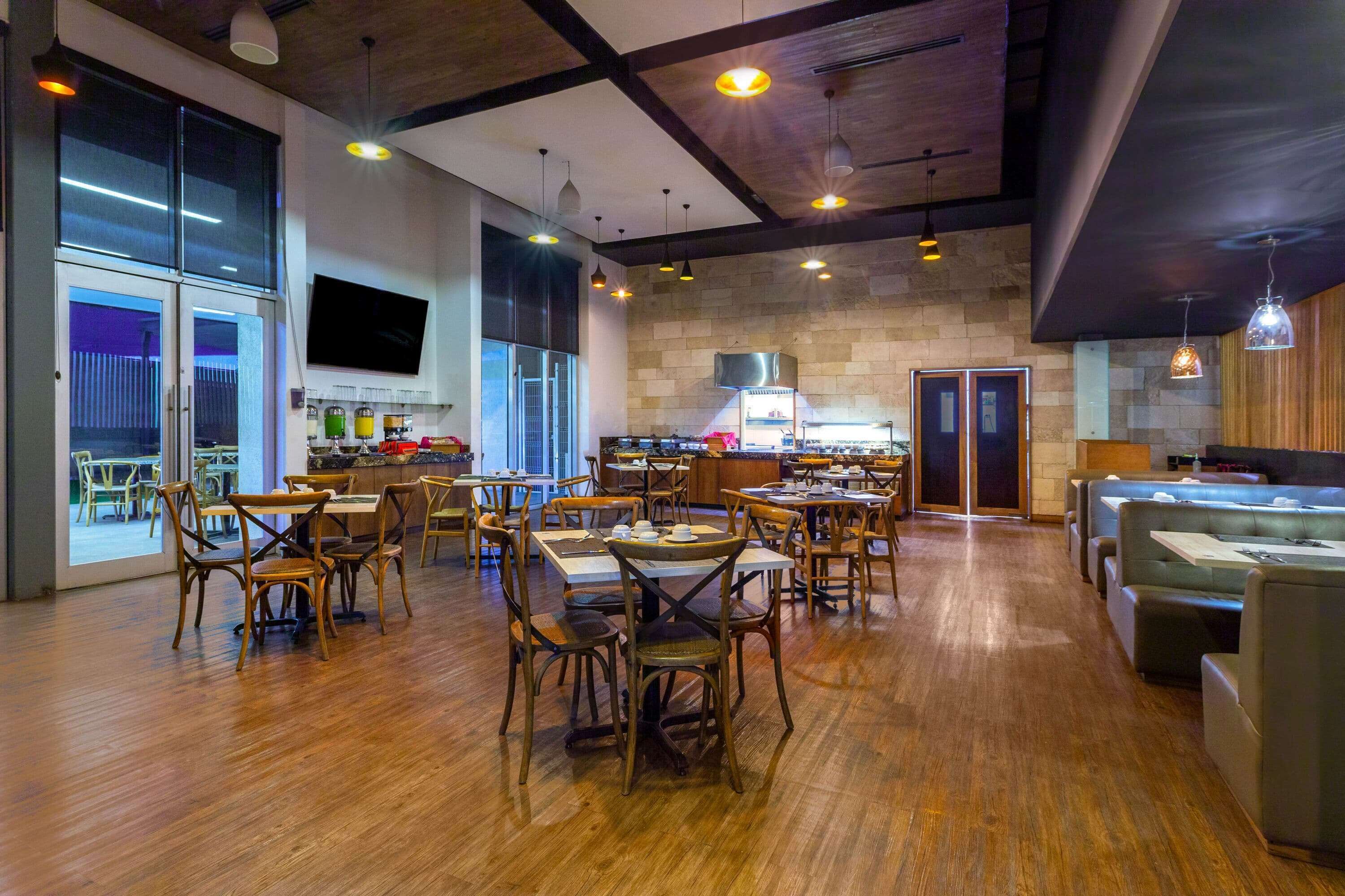 free daily self-service breakfast