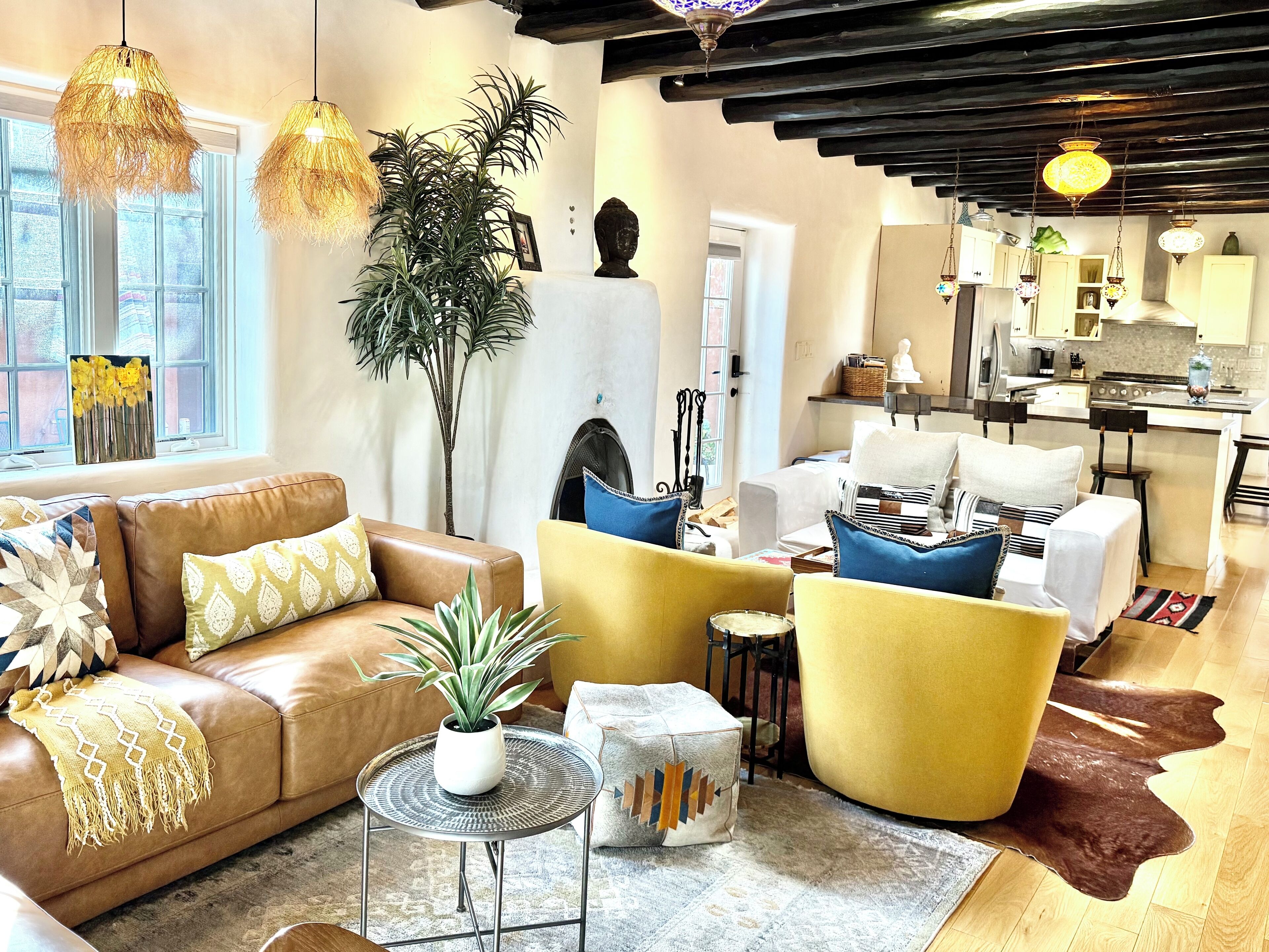 Smart TV, chimenea, videojuegos y libros 