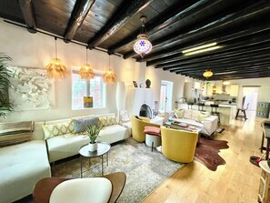 Smart TV, fireplace, video games, books