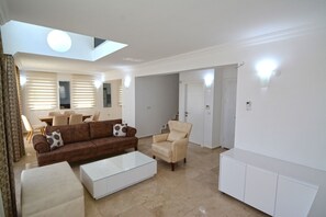 Lcd-televisie, tafelvoetbal en een tafeltennistafel