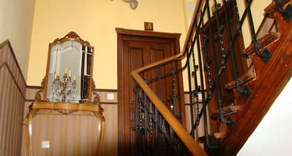 CASA RURAL PIEDRAHÍTA ( ART DÈCO )