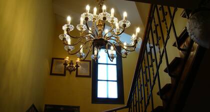 LÄNDLICHES HAUS PIEDRAHÍTA (ART DÈCO)