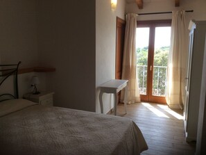 4 chambres, fer et planche à repasser, Wi-Fi, draps fournis