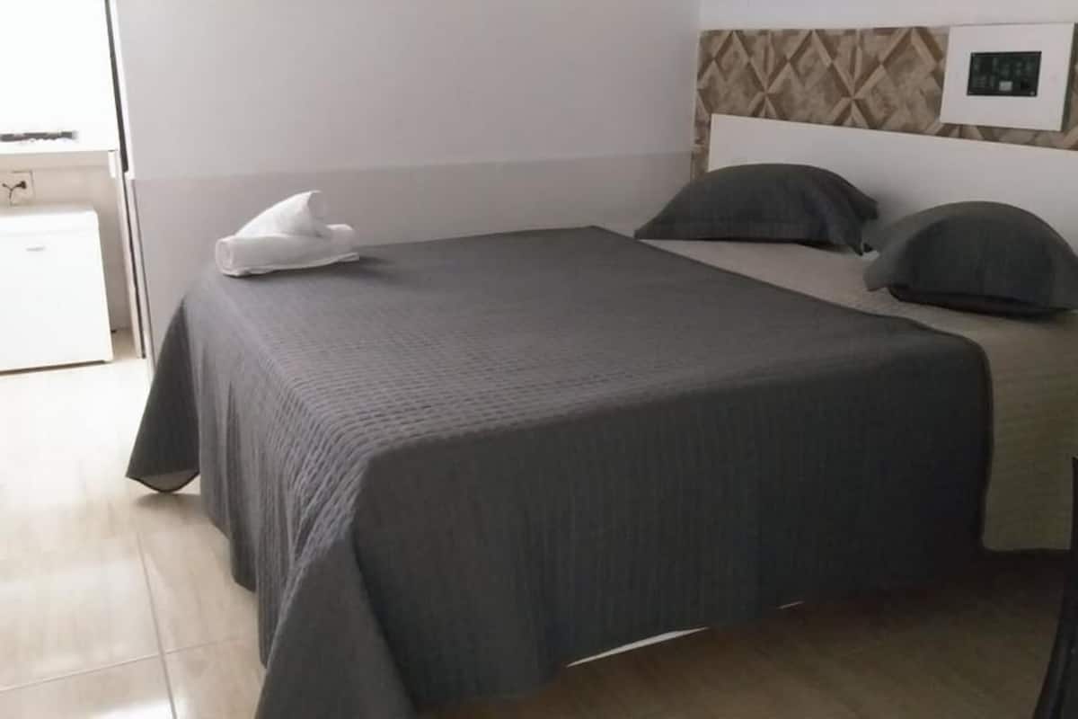Chambre Double | Minibar, bureau, Wi-Fi gratuit, draps fournis